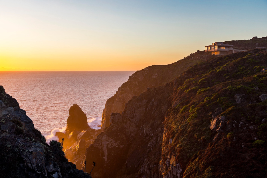 Breathtaking exterior of the iconic Mirador House – Tunquén, Valparaíso Region, Chile, wedged into the cliffs of Punta del Gallo